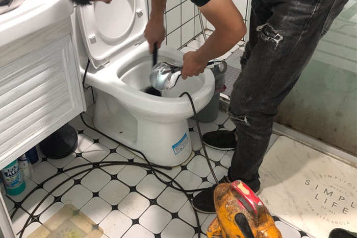 渔薪镇疏通下水道