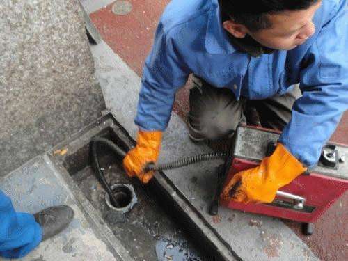 渔薪镇疏通下水道